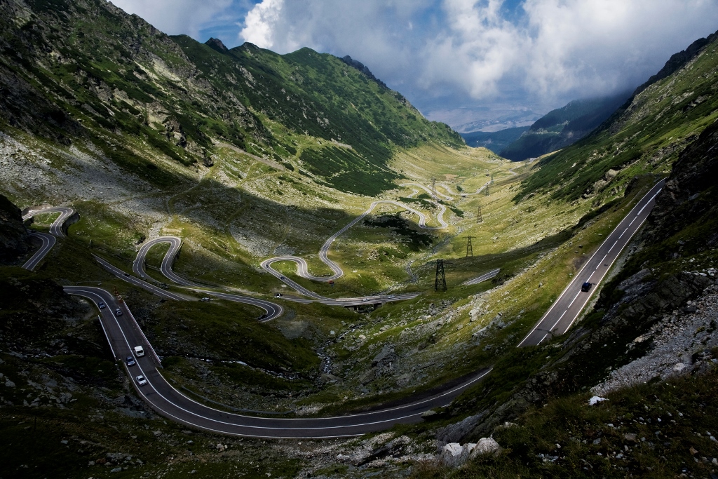 Wide view over the northern Transfagarasan